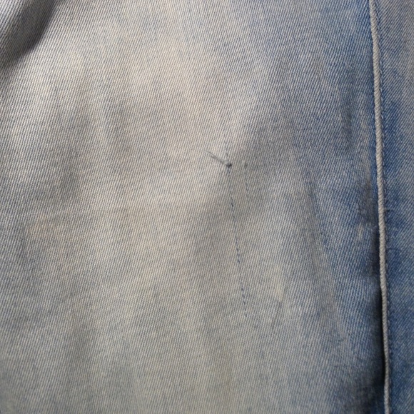 Abercrombie and Fitch light wash blue jeans - Picture 4 of 4