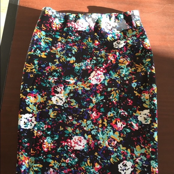 Floral knee length pencil skirt - Picture 1 of 2