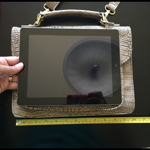 🎉😊 Crocodile Purse.🎉😊 - Picture 3 of 4