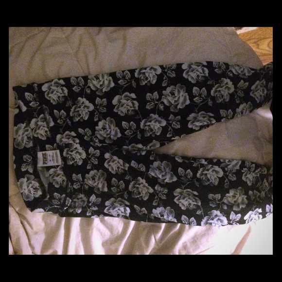 Victoria's Secret PINK floral Capri legging