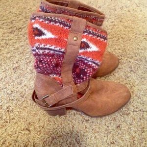 Short heel boots