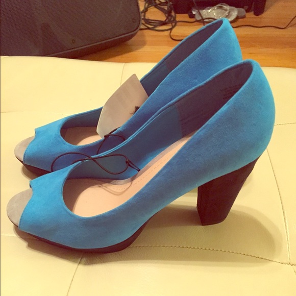 H&M Shoes - Blue, grey and black color block pumps!!