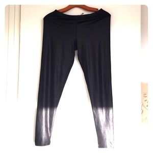 Black liquid leggings
