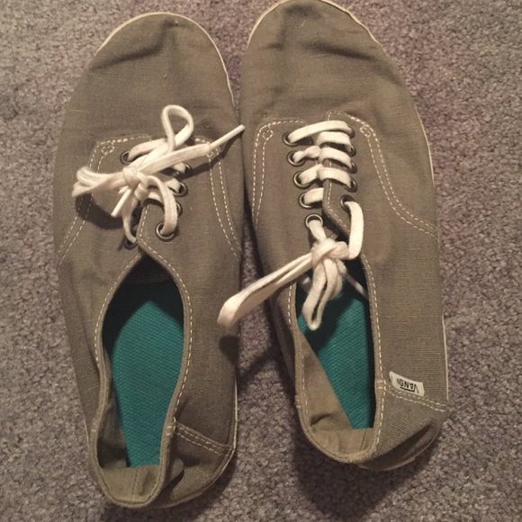 Van Shoes - Picture 2 of 4