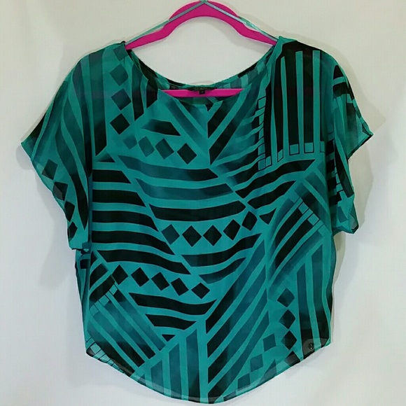 Geometric sheer guess top