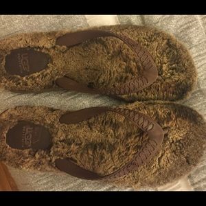 Ugg flip flops