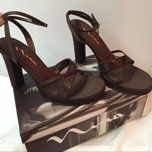 Nina ankle strap sandals sz 9