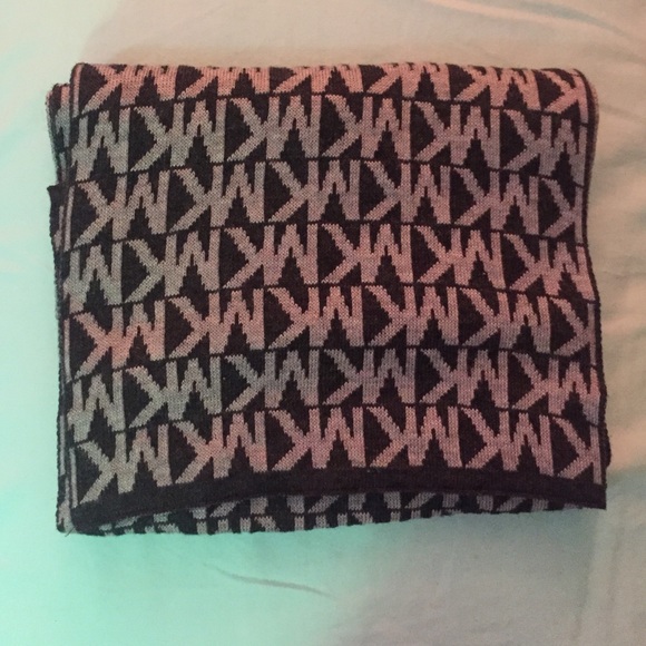 Micheal Kors scarf