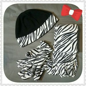 🆕Zebra print winter Set~ Scarf, Hat, & Gloves!