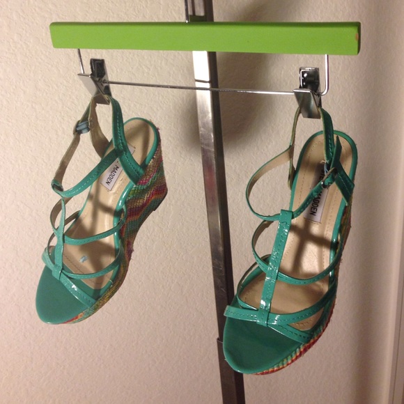 💗Adorable Steve Madden Wedges  5" Multi Color 💗