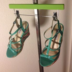 💗Adorable Steve Madden Wedges  5" Multi Color 💗