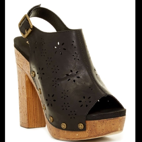 ⭐️RARE⭐️Groove 'Monica' Platform Sandal!