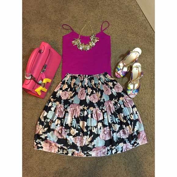 Rubber waist Flowers skirt (pink), one size.
