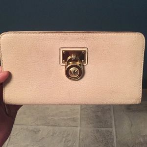 Michael kors tan wallet