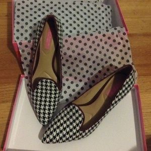 Pointed toe low heel black and white houndstooth