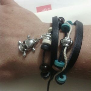 Adorable leather skull bangle bracelet brand new