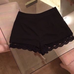 🌺 BLACK LACE SHORTS