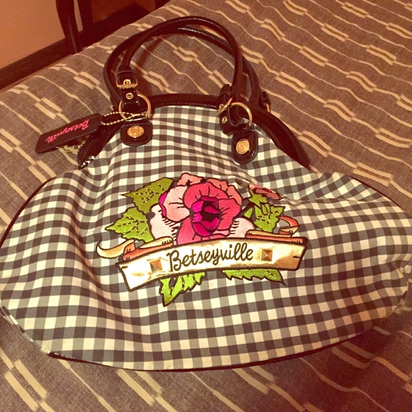 Barely worn Betseyville Johnson purse!