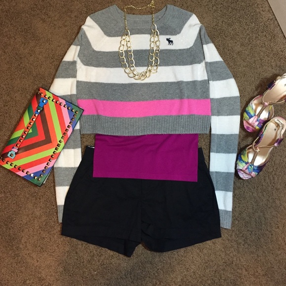 Ambercrombie short sweater with long sleeve size.M