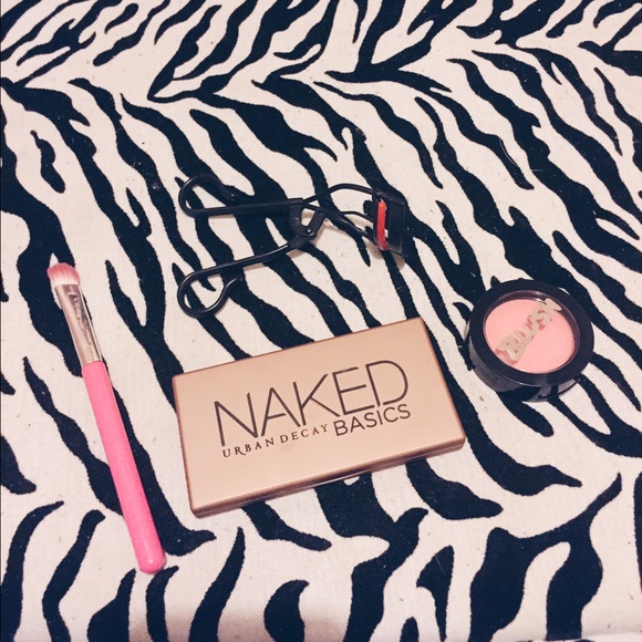 Urban Decay NAKED Basics palette ✨AUTH💕🌸