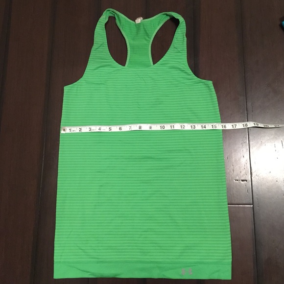 Green size L Under Armour fitted workout shirt