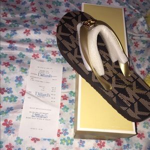 Micheal kors flip flops