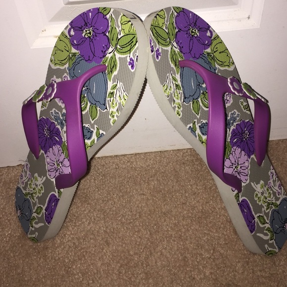 Never Used Vera Bradley Watercolor Flip Flops