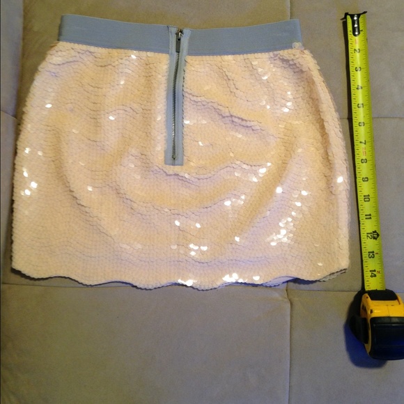 Bcbg light pink scallop bottom sequin mini skirt - Picture 3 of 4