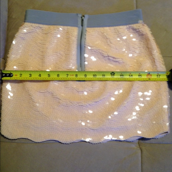 Bcbg light pink scallop bottom sequin mini skirt - Picture 4 of 4
