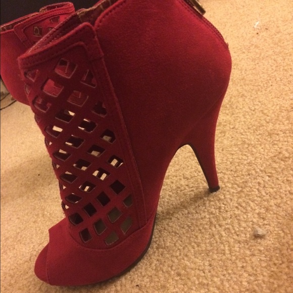 red heels - Picture 2 of 4