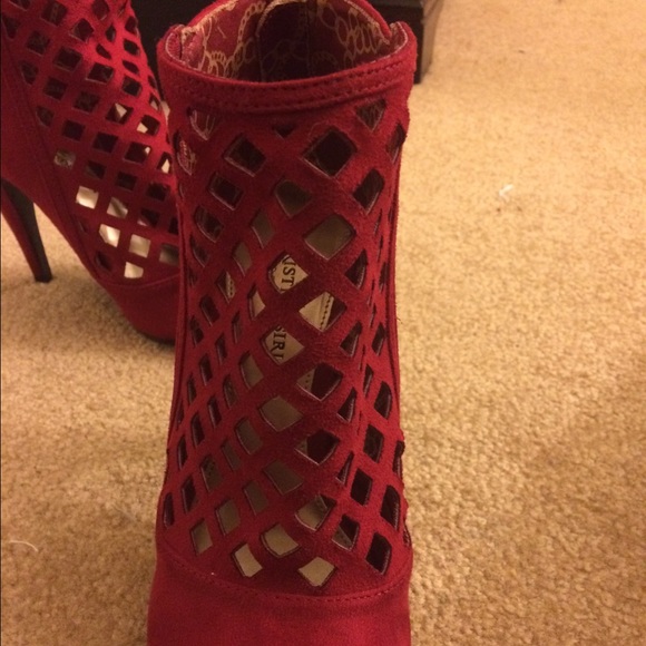 red heels - Picture 3 of 4