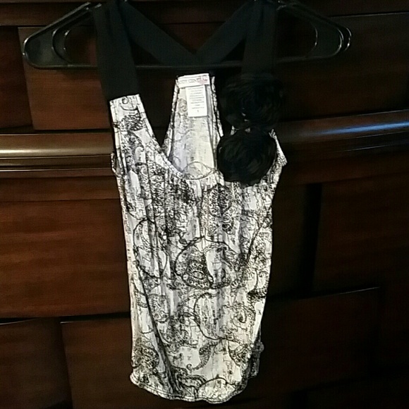 Body Central black & white top - small