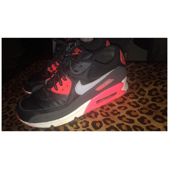 Black and Coral Nike Air Max