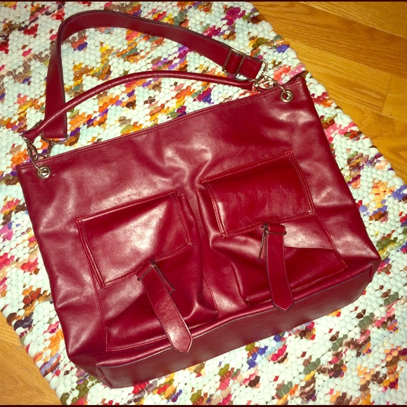 Very large, spacious red vegan leather bag - Picture 1 of 2