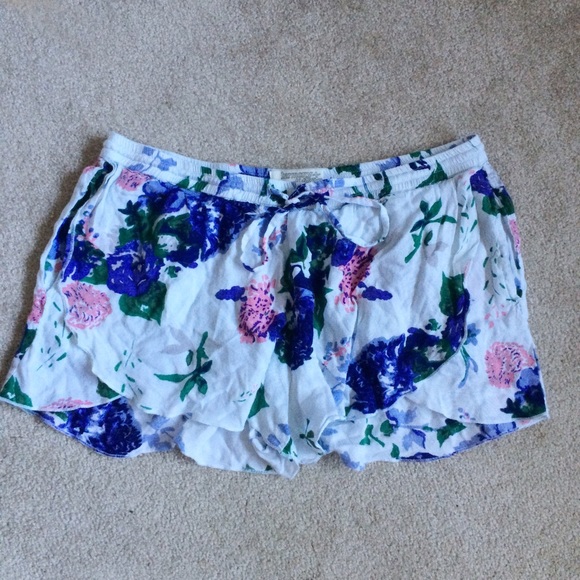 ❌ Bundled ❌ Floral Shorts - Picture 2 of 4
