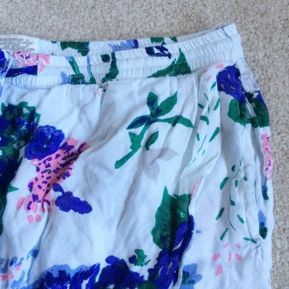 ❌ Bundled ❌ Floral Shorts - Picture 4 of 4