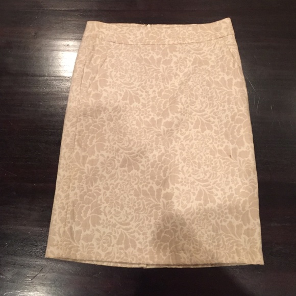 Off white patterned knee length skirt