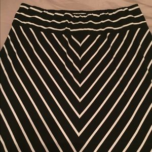 Long Chevron Print Maxi Skirt