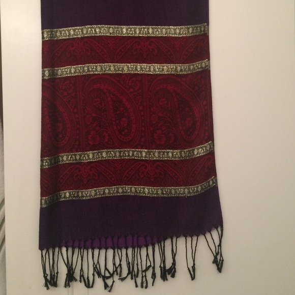 Rich colors of purple/red soft scarf from England - Picture 1 of 2