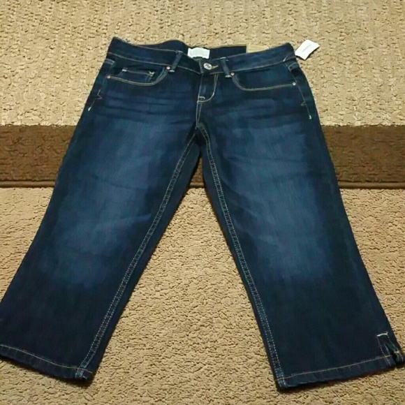 **Aeropostale Capri's never worn! - Picture 2 of 4