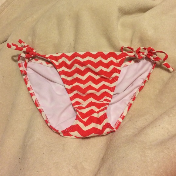 Triangle swim suit only weird 1 time it fits big - Picture 2 of 3