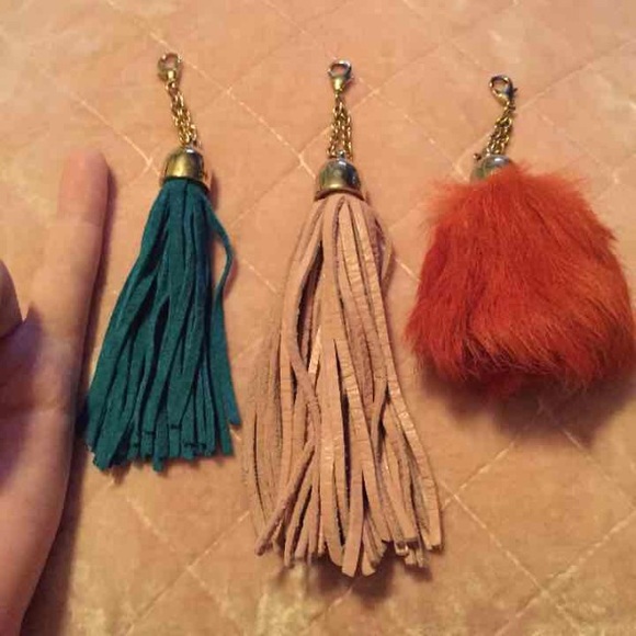 Tassel and fur charms - Picture 2 of 2