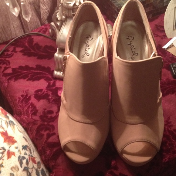 Sold bundle Booty heels with gold zipper on sides - Picture 2 of 4