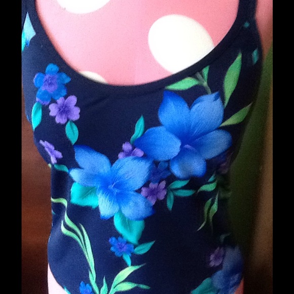 Caribbean joe Other - Beautiful blue Hawaiian floral tankini top