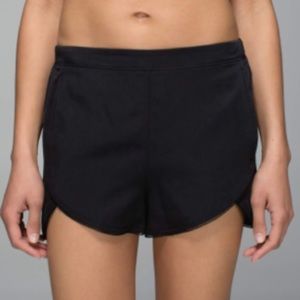 ISO ✨💕😍😍😍 black wake and flow short size 4