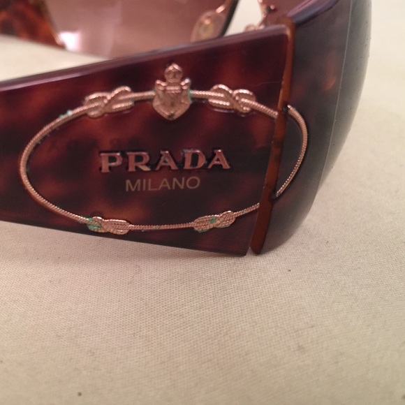 Prada - Picture 2 of 3