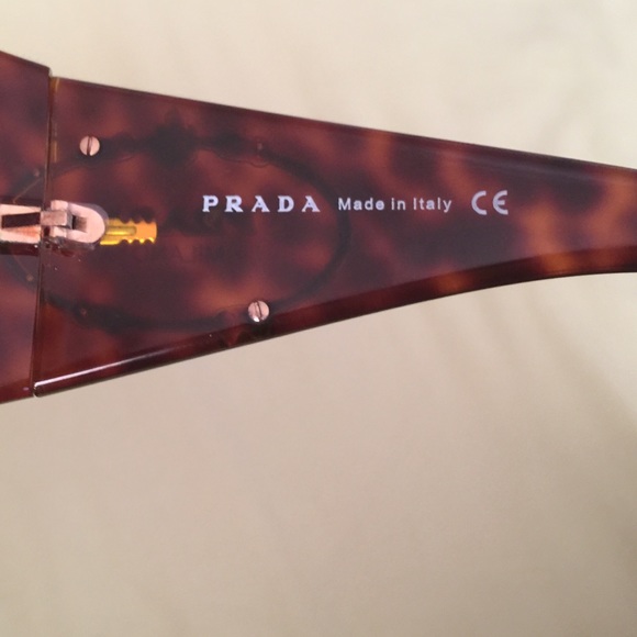 Prada - Picture 3 of 3