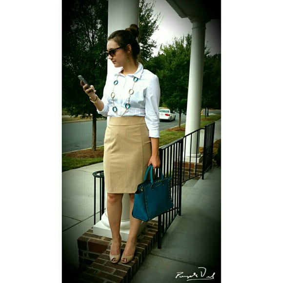 NEUTRAL COLOR SKIRT