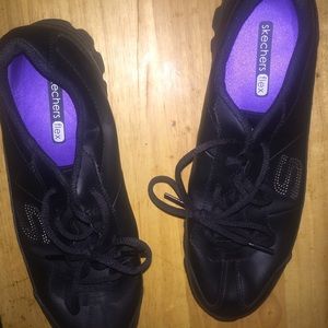 Sketchers black sneakers