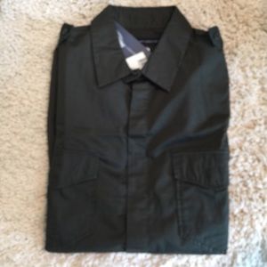 Men's fitted long sleeve button down shirt